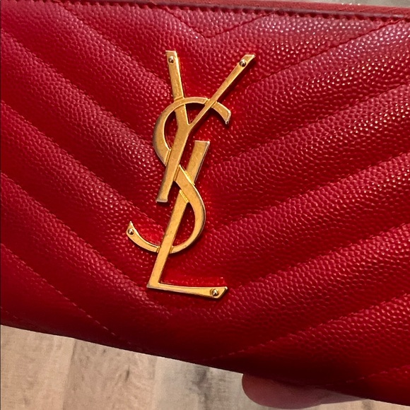 YSL SAINT LAURENT CASSANDRE MATELASSÉ LEATHER LONG ZIP AROUND WALLET RED - Picture 4 of 16